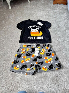 NWT Weekend Edition I Don’t Like You Either Halloween Cat Pajama Set Black Gray